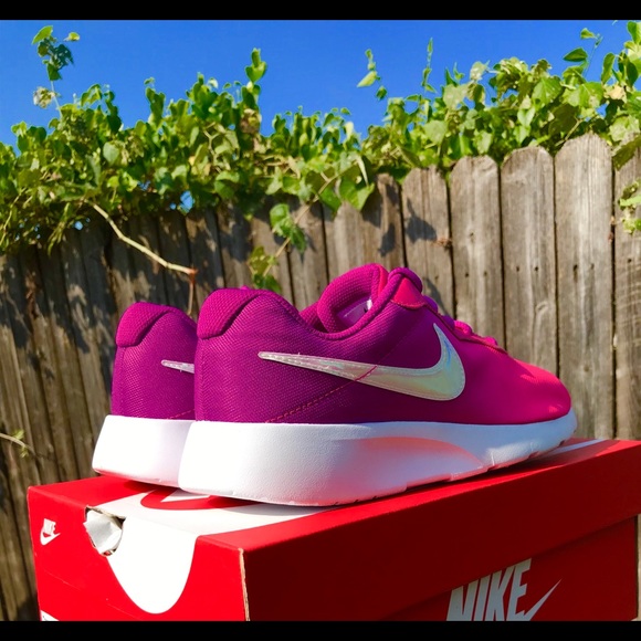nike tanjun violet